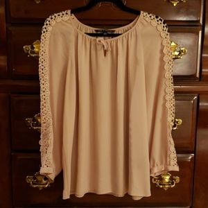 Blouse. Long sleeved.